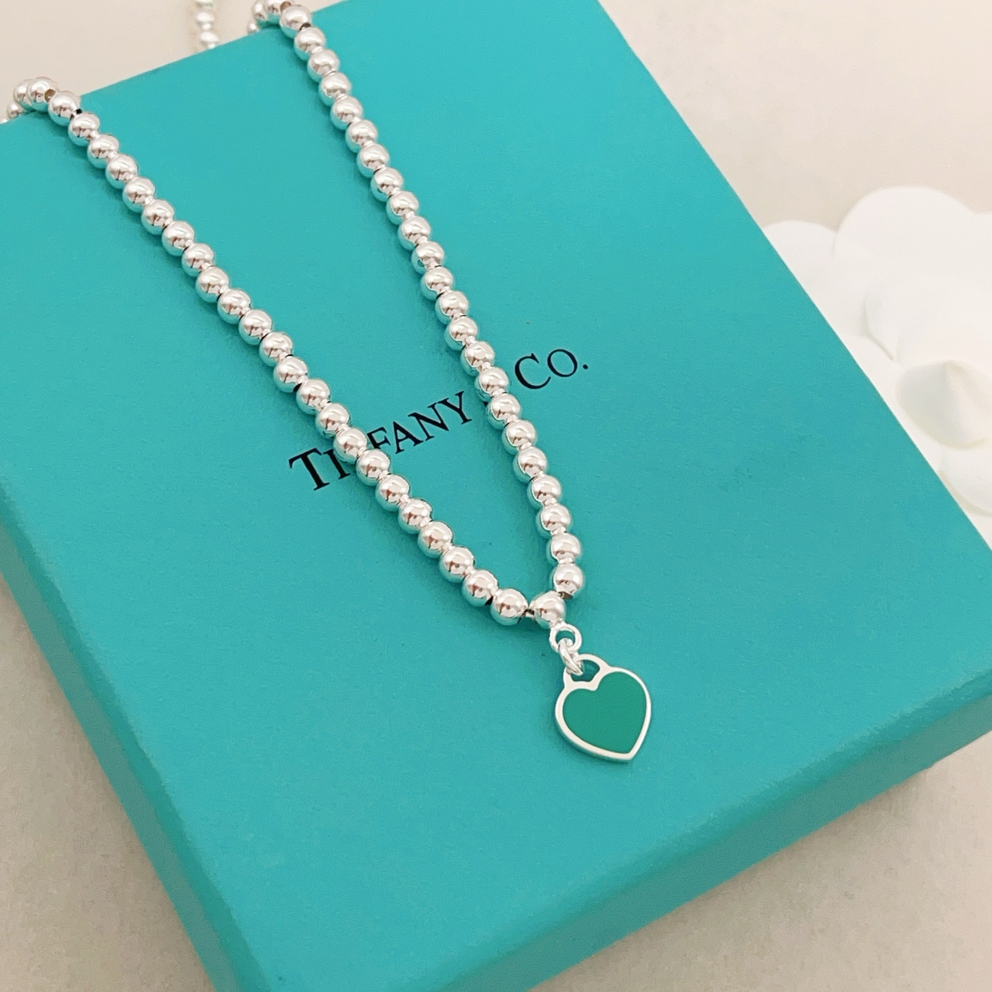 【Tiffany*帝芙尼最新款🆕🆕银色光面绿色爱心项链】一致官网黄铜材质，非常的上镜‼️设计很特别值得入