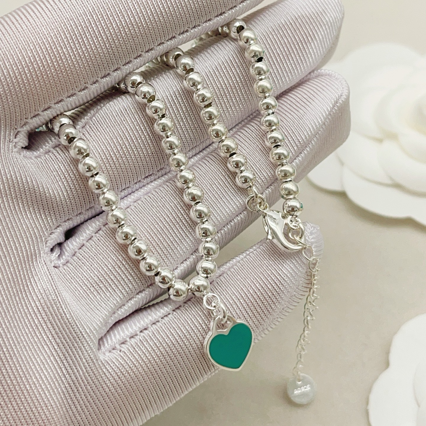 【Tiffany*帝芙尼最新款🆕🆕银色光面绿色爱心项链】一致官网黄铜材质，非常的上镜‼️设计很特别值得入