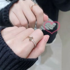 TJ035银色TJ034玫瑰金尺寸码数:6.7.8码【Tiffany*帝芙尼最新款🆕🆕两色半钻T字母戒指 TJ035银色TJ034玫瑰金尺寸码数:6.7.8码【Tiffany*帝芙尼最新款🆕🆕两色半钻T字母戒指