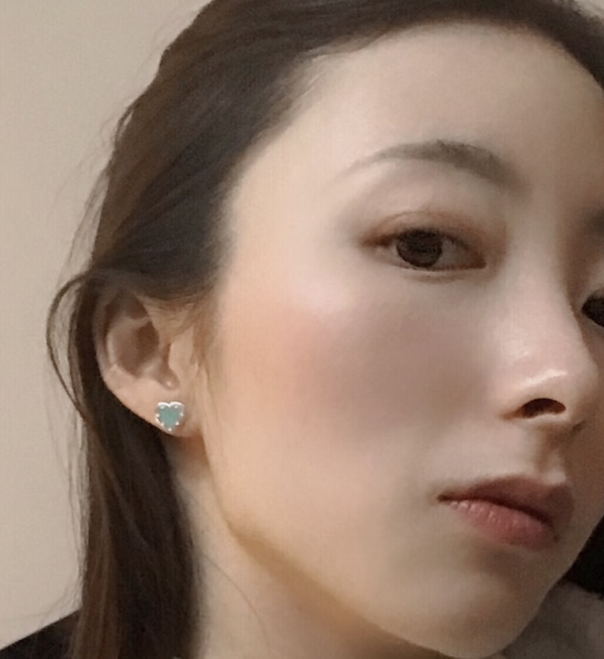 【Tiffany*帝芙尼最新款🆕🆕银色爱心耳钉】一致官网黄铜材质，非常的上镜‼️设计很特别值得入手。高级