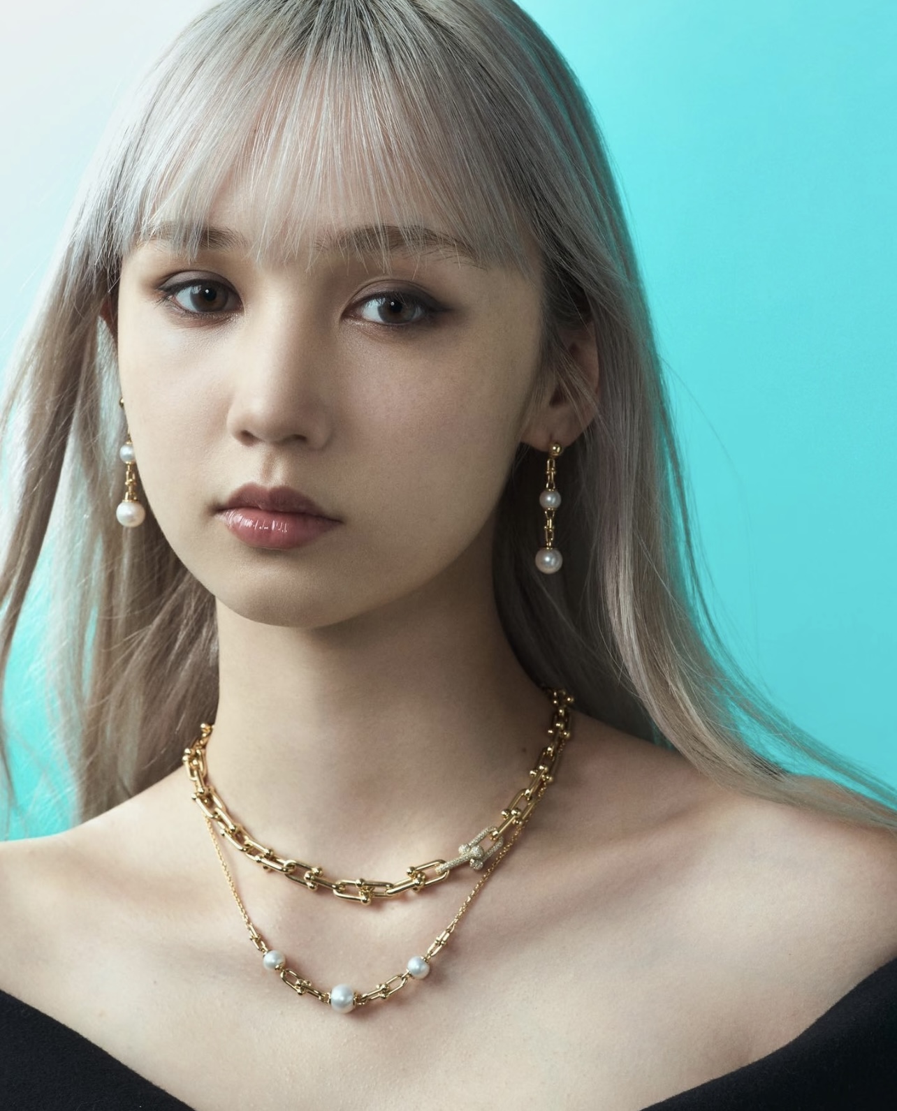 【Tiffany*帝芙尼最新款🆕🆕金色流苏珍珠耳钉】一致官网黄铜材质，非常的上镜‼️设计很特别值得入手。