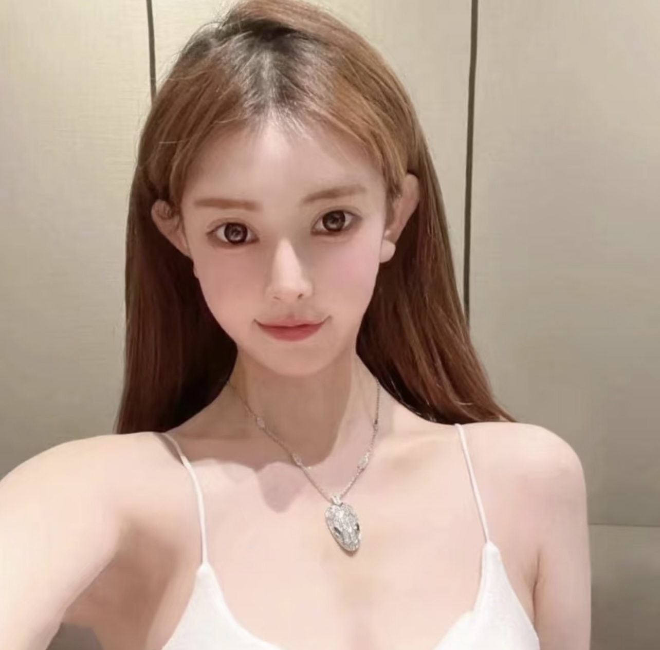 【BVLGARI宝格丽最新款🆕🆕银色满钻绿宝石眼睛灵蛇项链】一致官网黄铜材质，非常的上镜‼️设计很特别值