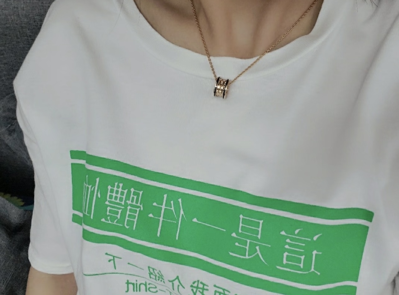 【BVLGARI宝格丽最新款🆕🆕玫瑰金黑边铆钉弹簧项链】一致官网黄铜材质，非常的上镜‼️设计很特别值得入