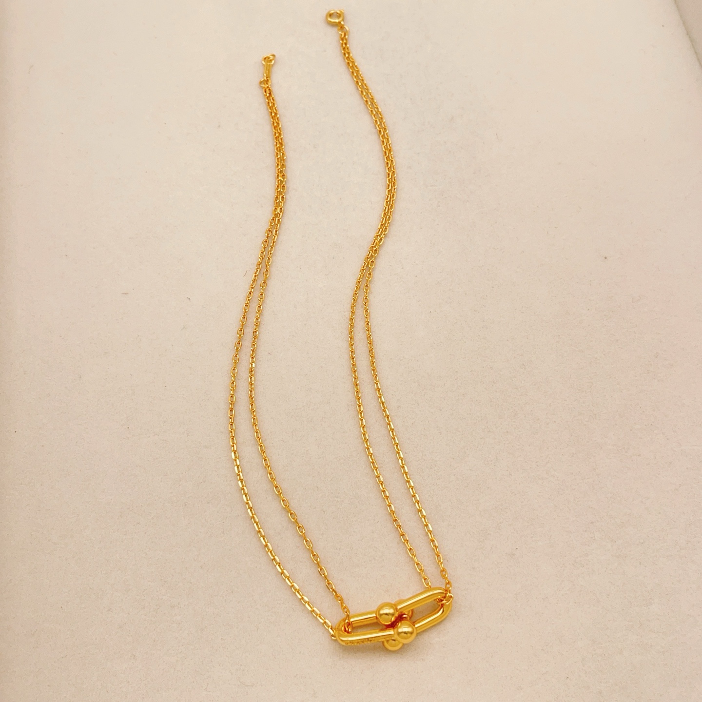 【Tiffany*帝芙尼最新款🆕🆕金色双链光面双U项链】一致官网黄铜材质，非常的上镜‼️设计很特别值得入