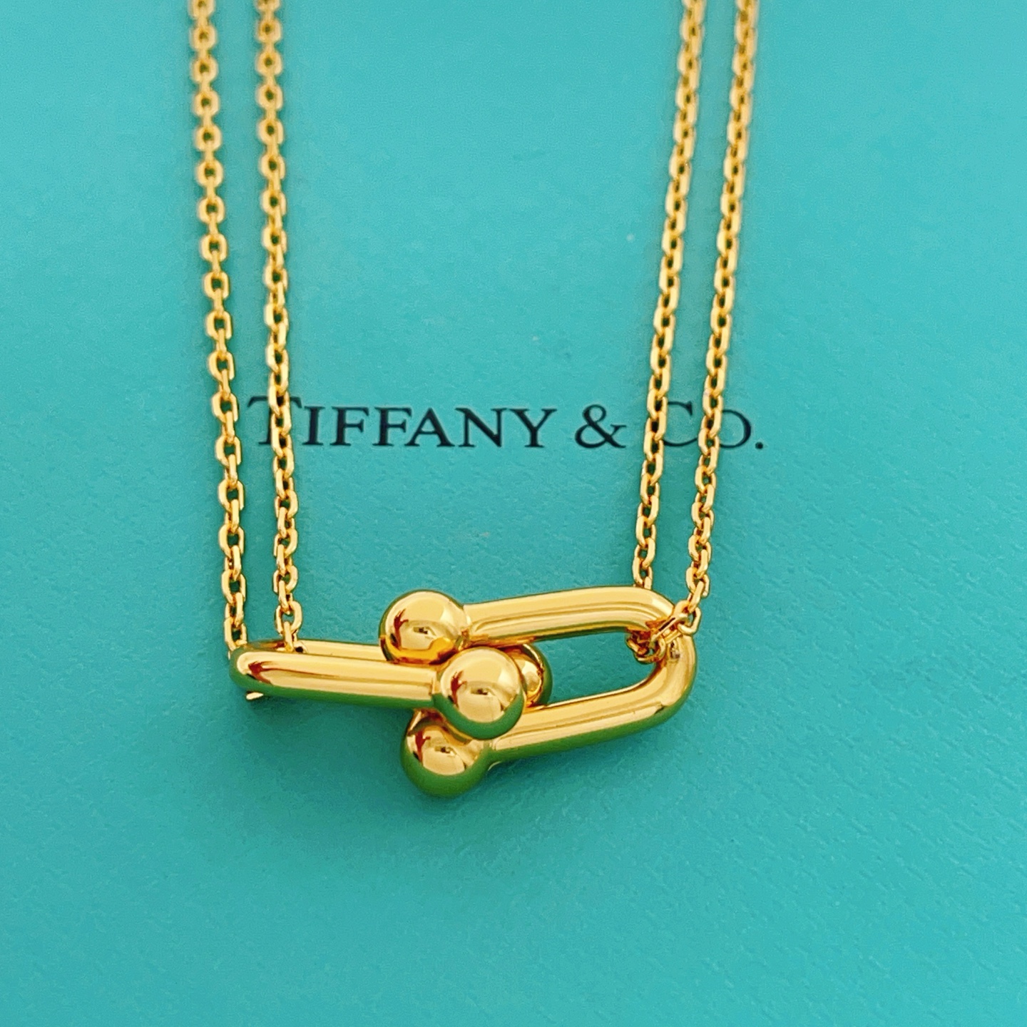 【Tiffany*帝芙尼最新款🆕🆕金色双链光面双U项链】一致官网黄铜材质，非常的上镜‼️设计很特别值得入