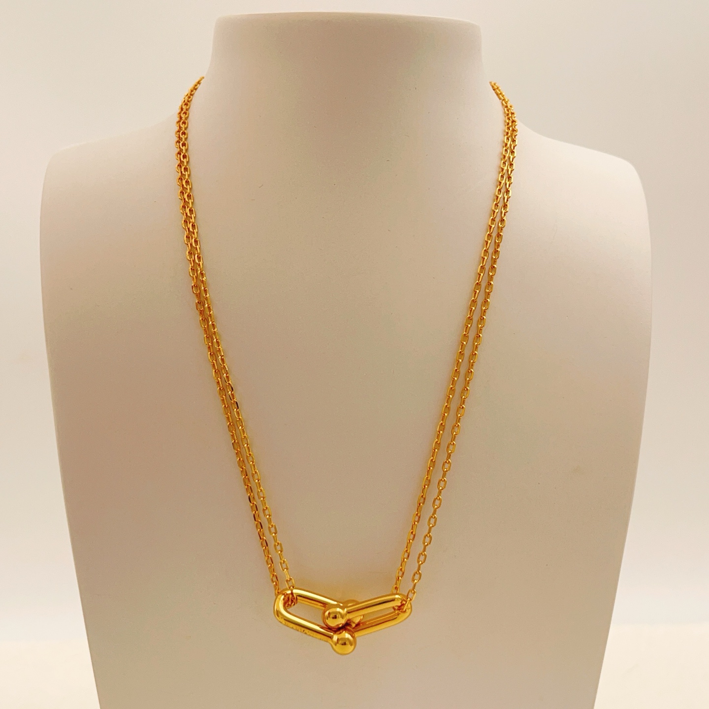 【Tiffany*帝芙尼最新款🆕🆕金色双链光面双U项链】一致官网黄铜材质，非常的上镜‼️设计很特别值得入