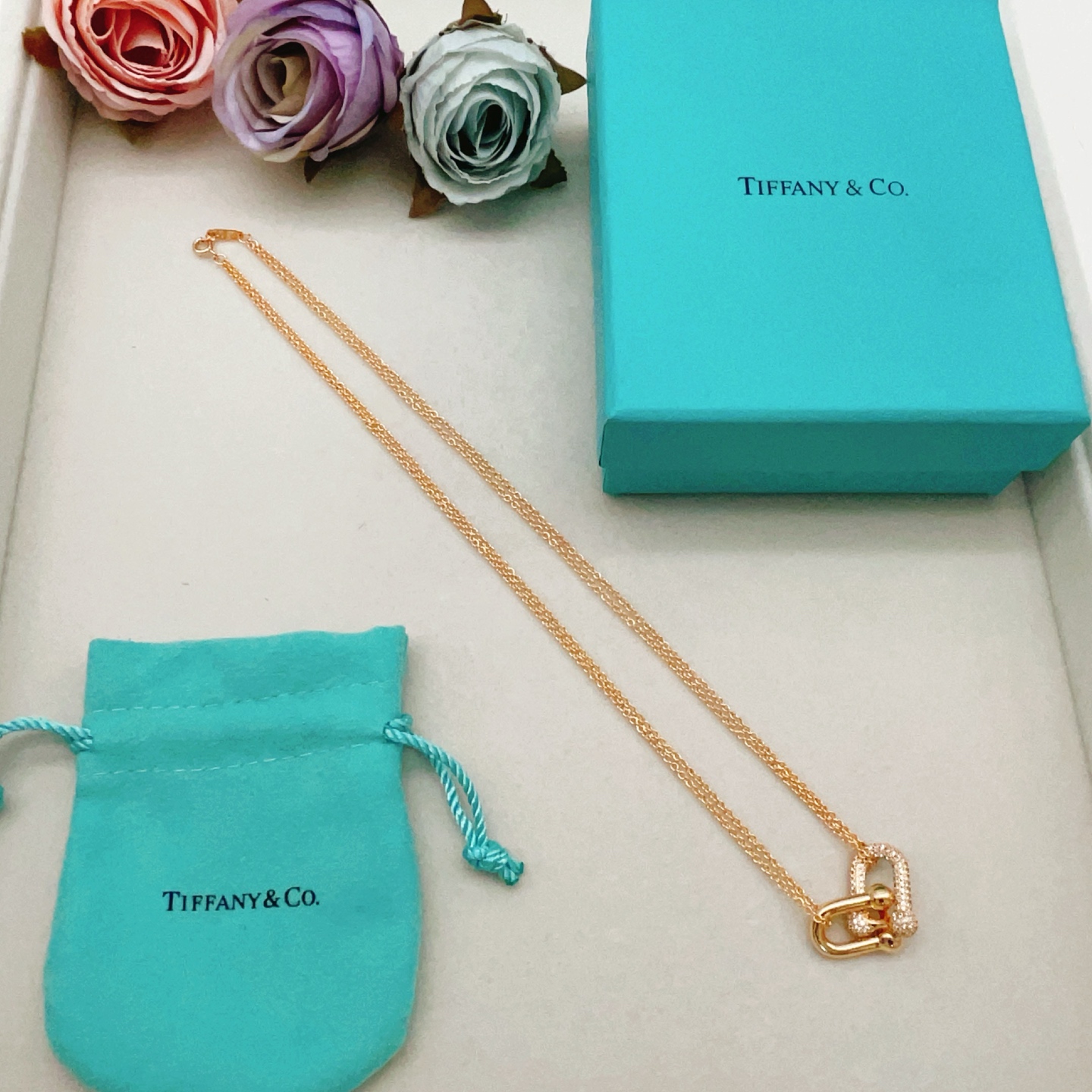 【Tiffany*帝芙尼最新款🆕🆕玫瑰金双链镶钻双U项链】一致官网黄铜材质，非常的上镜‼️设计很特别值得