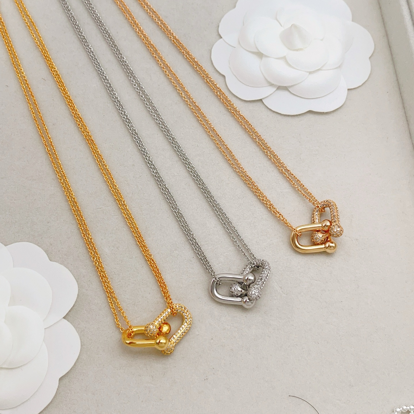 【Tiffany*帝芙尼最新款🆕🆕玫瑰金双链镶钻双U项链】一致官网黄铜材质，非常的上镜‼️设计很特别值得