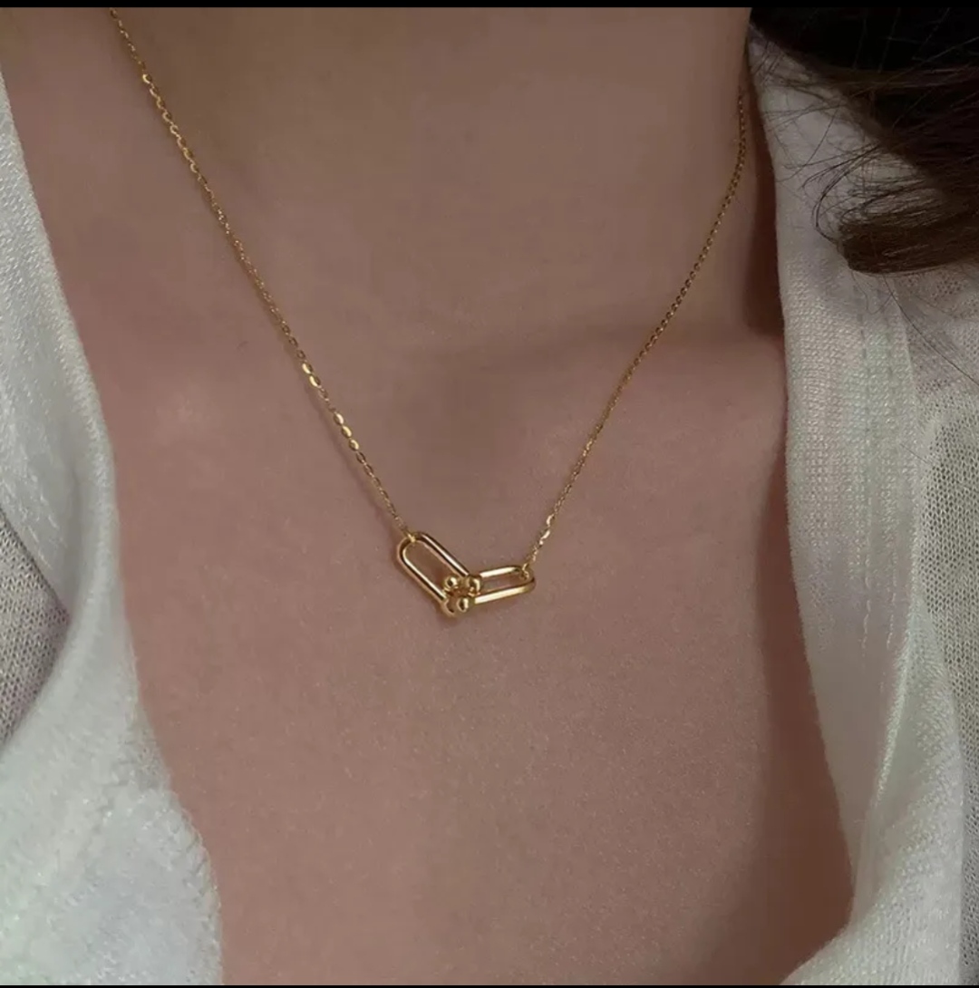 【Tiffany*帝芙尼最新款🆕🆕金色双链光面双U项链】一致官网黄铜材质，非常的上镜‼️设计很特别值得入
