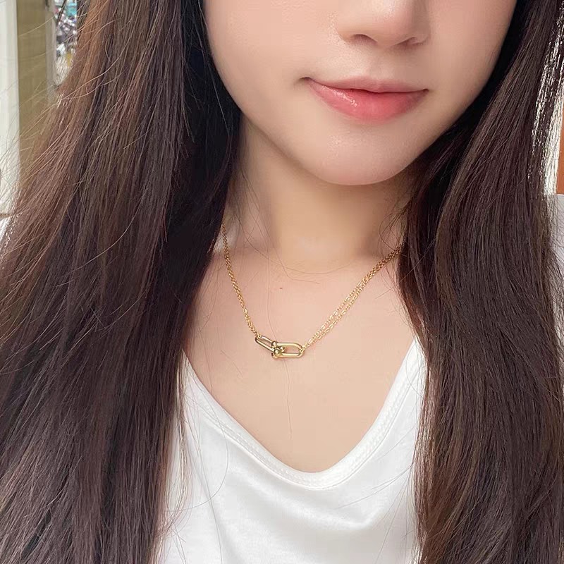 【Tiffany*帝芙尼最新款🆕🆕金色双链光面双U项链】一致官网黄铜材质，非常的上镜‼️设计很特别值得入