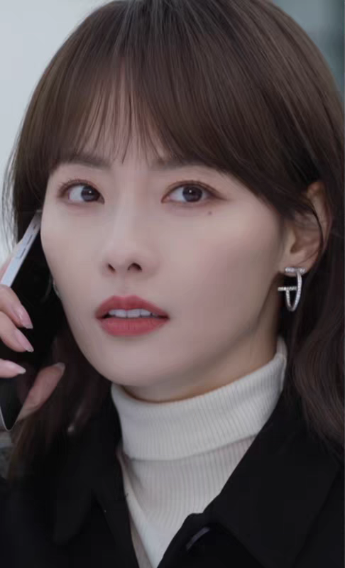 【Tiffany*帝芙尼最新款🆕🆕玫瑰金满钻半圆笑脸耳钉】一致官网黄铜材质，非常的上镜‼️设计很特别值得