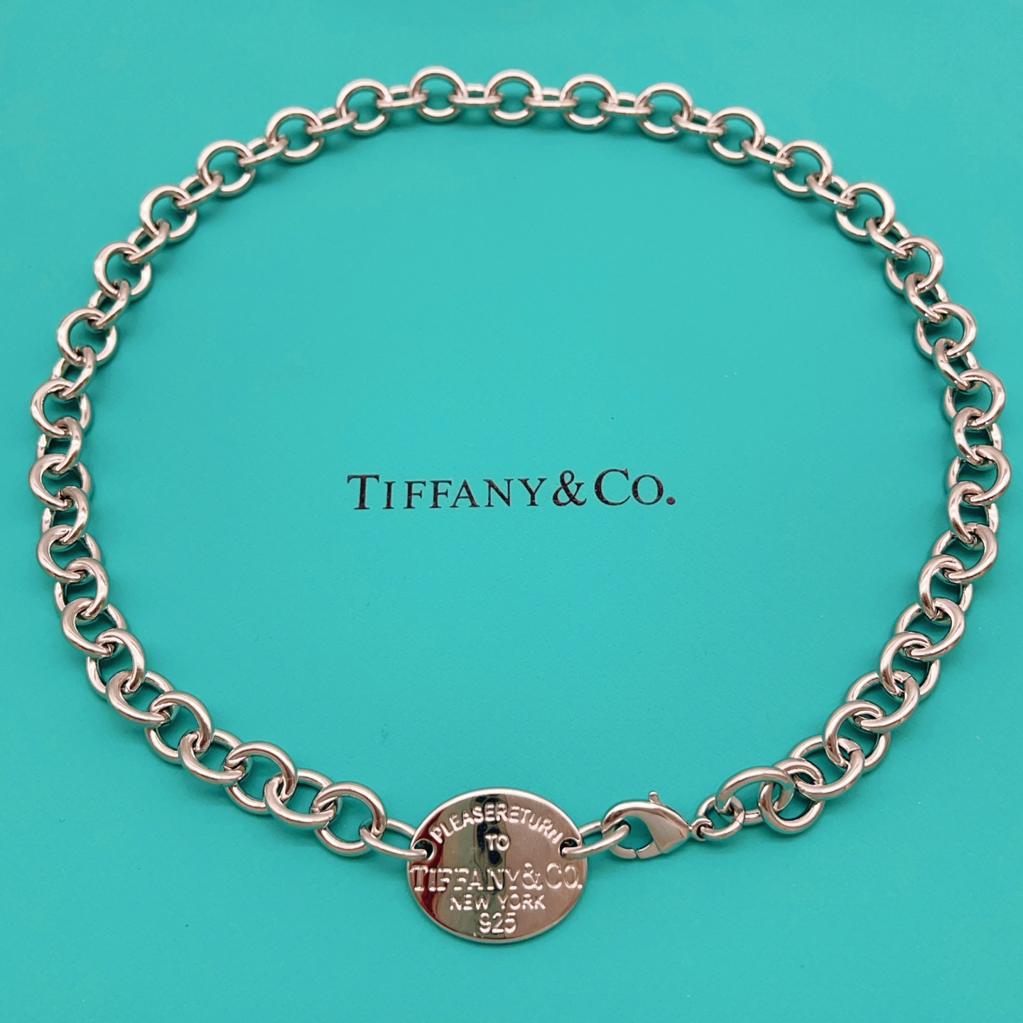 【Tiffany*帝芙尼最新款🆕🆕银色光面圆形项链】一致官网黄铜材质，非常的上镜‼️设计很特别值得入手。