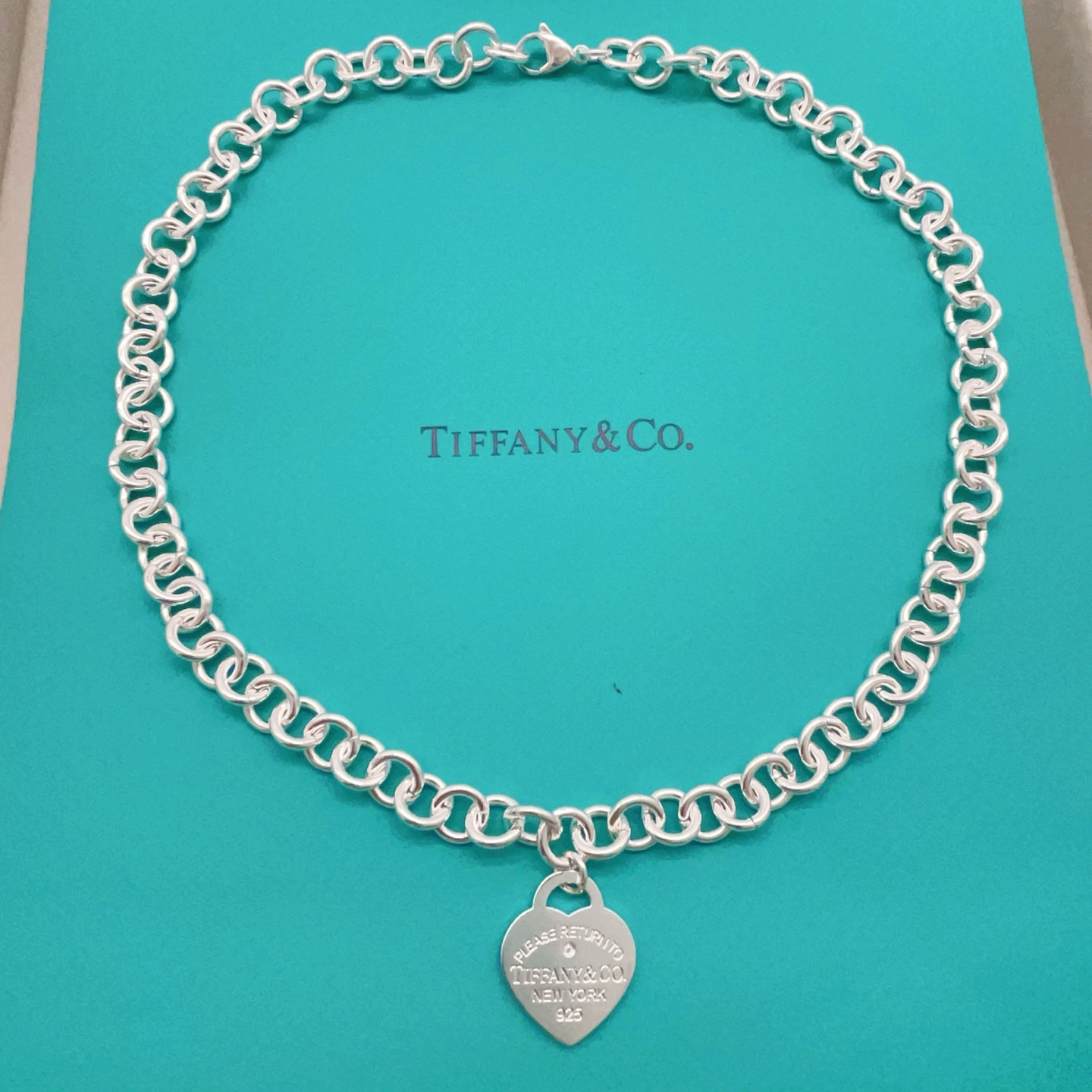 【Tiffany*帝芙尼最新款🆕🆕银色光面单钻爱心项链】一致官网黄铜材质，非常的上镜‼️设计很特别值得入