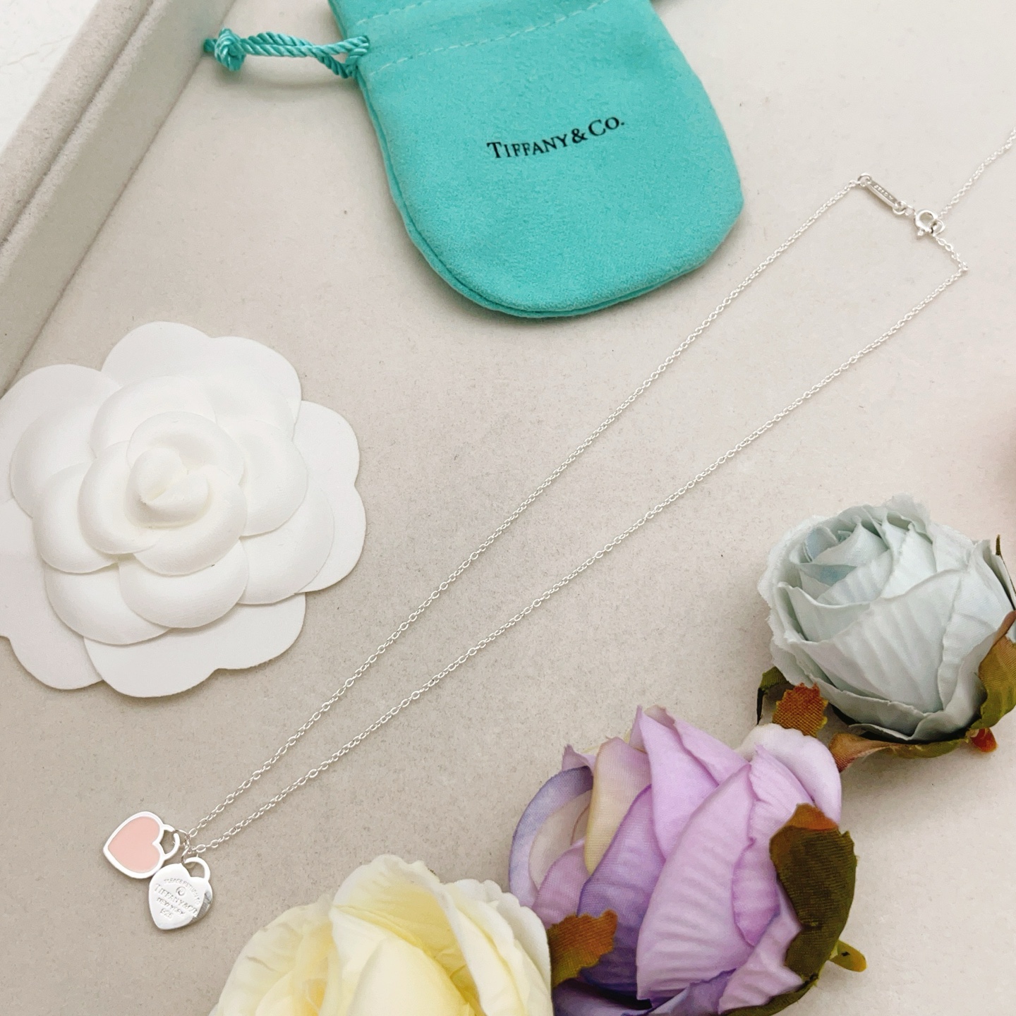 【Tiffany*帝芙尼最新款🆕🆕银色单钻粉色双爱心项链】一致官网黄铜材质，非常的上镜‼️设计很特别值得