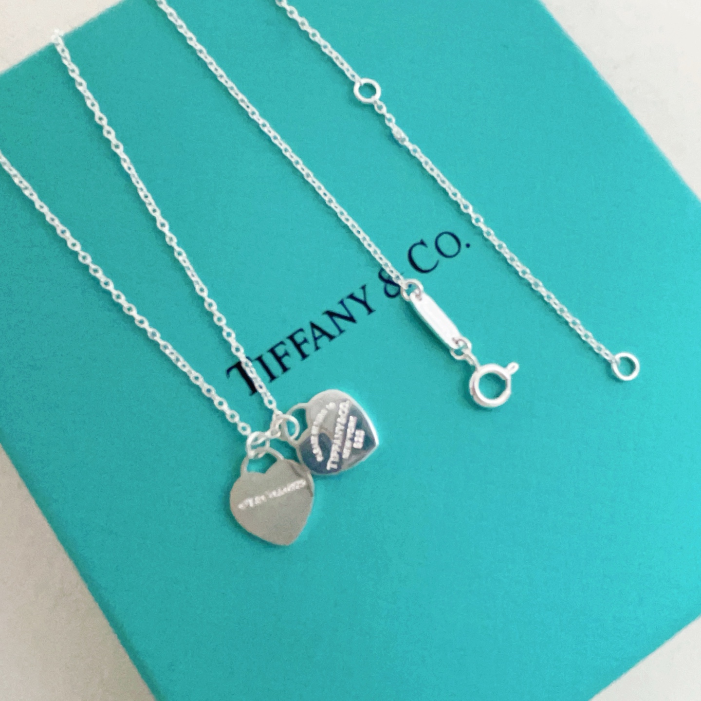 【Tiffany*帝芙尼最新款🆕🆕银色单钻粉色双爱心项链】一致官网黄铜材质，非常的上镜‼️设计很特别值得