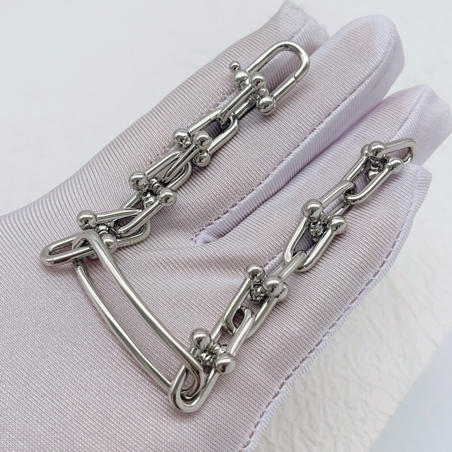 【Tiffany*帝芙尼最新款🆕🆕 银色U型马蹄扣手链】一致官网黄铜材质，非常的上镜‼️设计很特别值得入