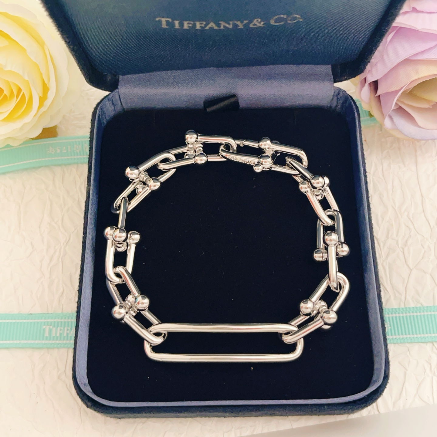【Tiffany*帝芙尼最新款🆕🆕 银色U型马蹄扣手链】一致官网黄铜材质，非常的上镜‼️设计很特别值得入