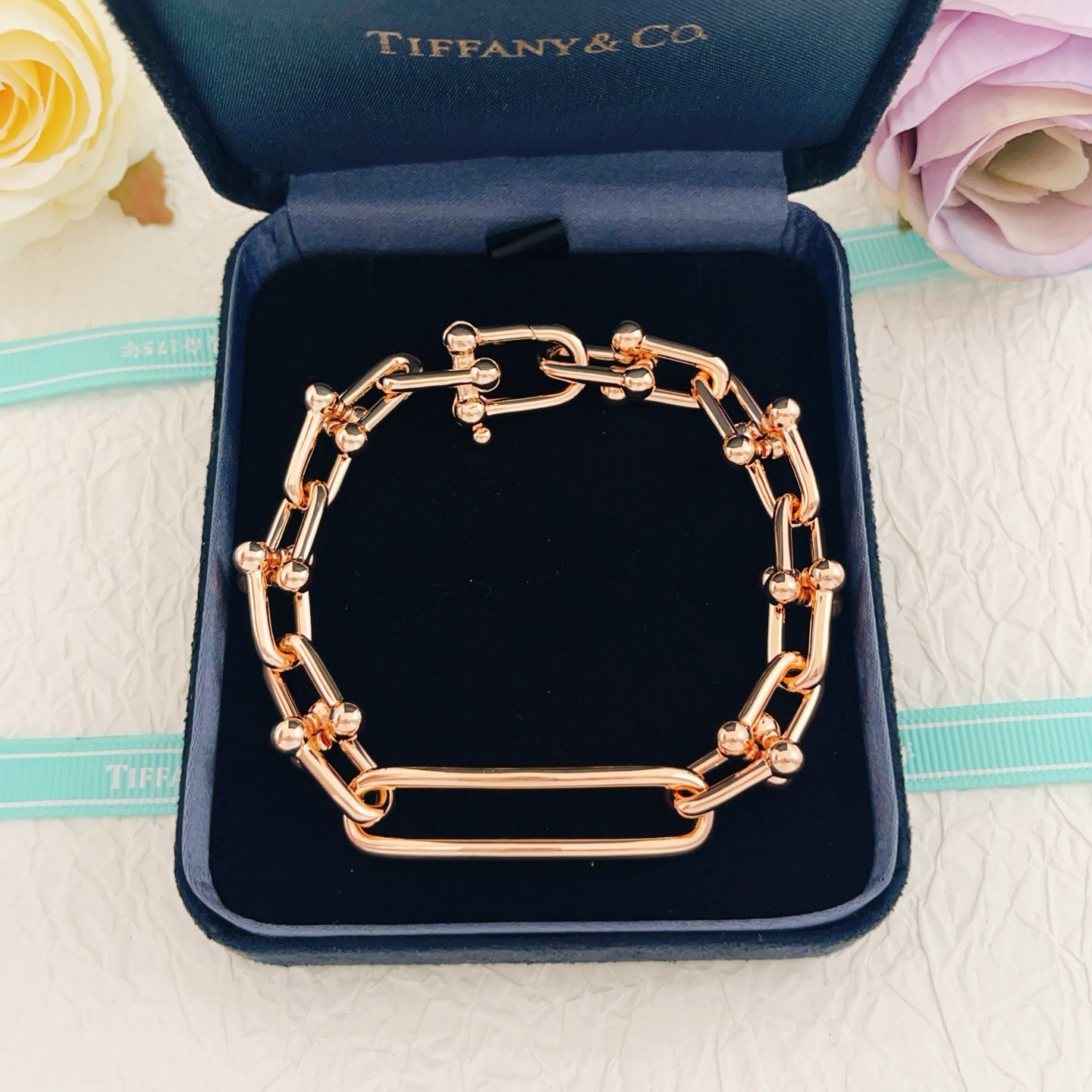 【Tiffany*帝芙尼最新款🆕🆕玫瑰金光面马蹄扣手链】一致官网黄铜材质，非常的上镜‼️设计很特别值得入