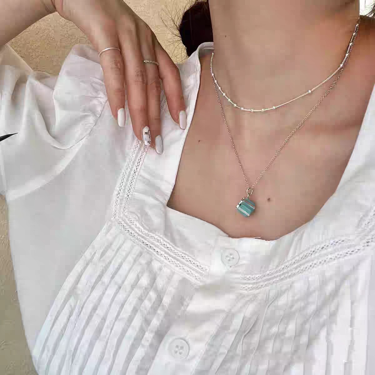 【Tiffany*帝芙尼最新款🆕🆕银色蝴蝶结蓝色香水瓶项链】一致官网黄铜材质，非常的上镜‼️设计很特别值