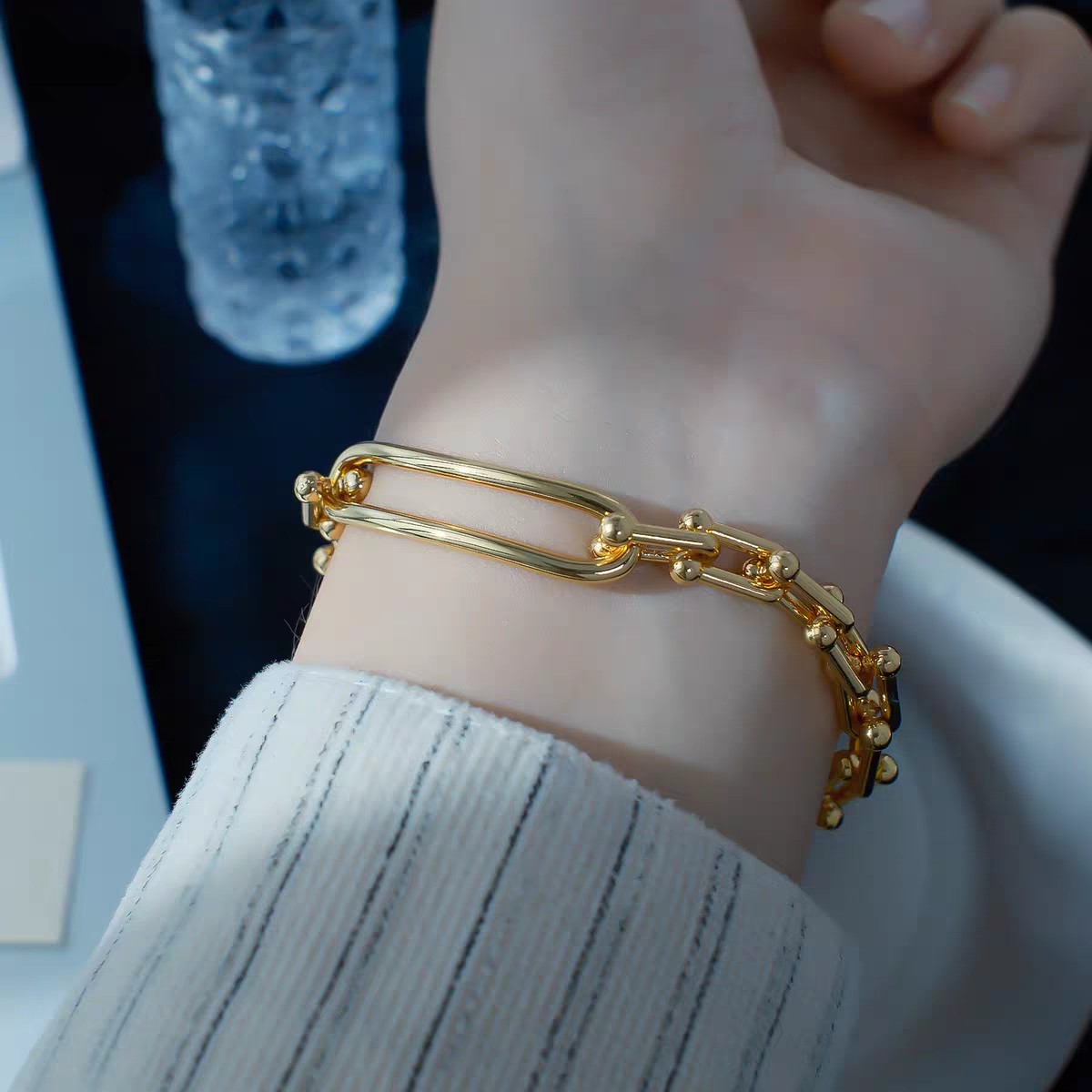 【Tiffany*帝芙尼最新款🆕🆕玫瑰金光面马蹄扣手链】一致官网黄铜材质，非常的上镜‼️设计很特别值得入