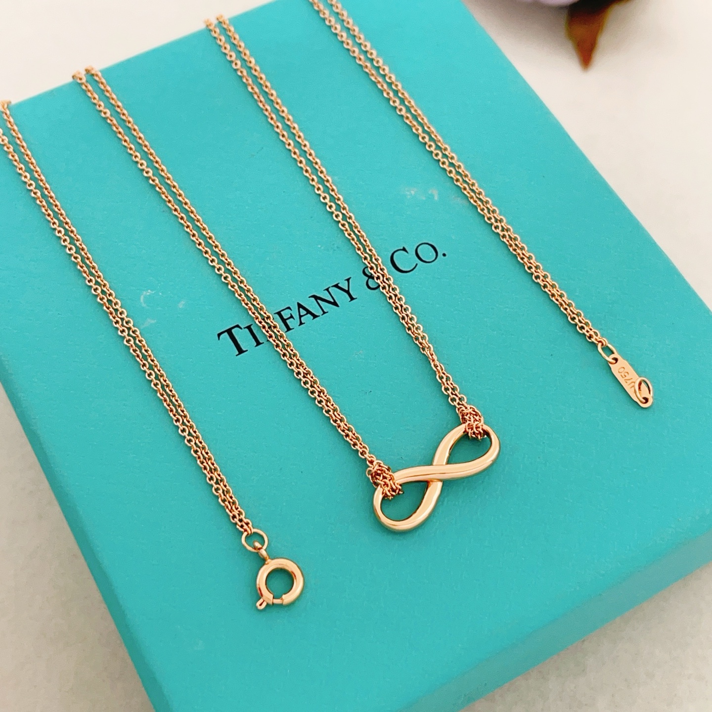【Tiffany*帝芙尼最新款🆕🆕玫瑰金双链8字项链】一致官网黄铜材质，非常的上镜‼️设计很特别值得入手