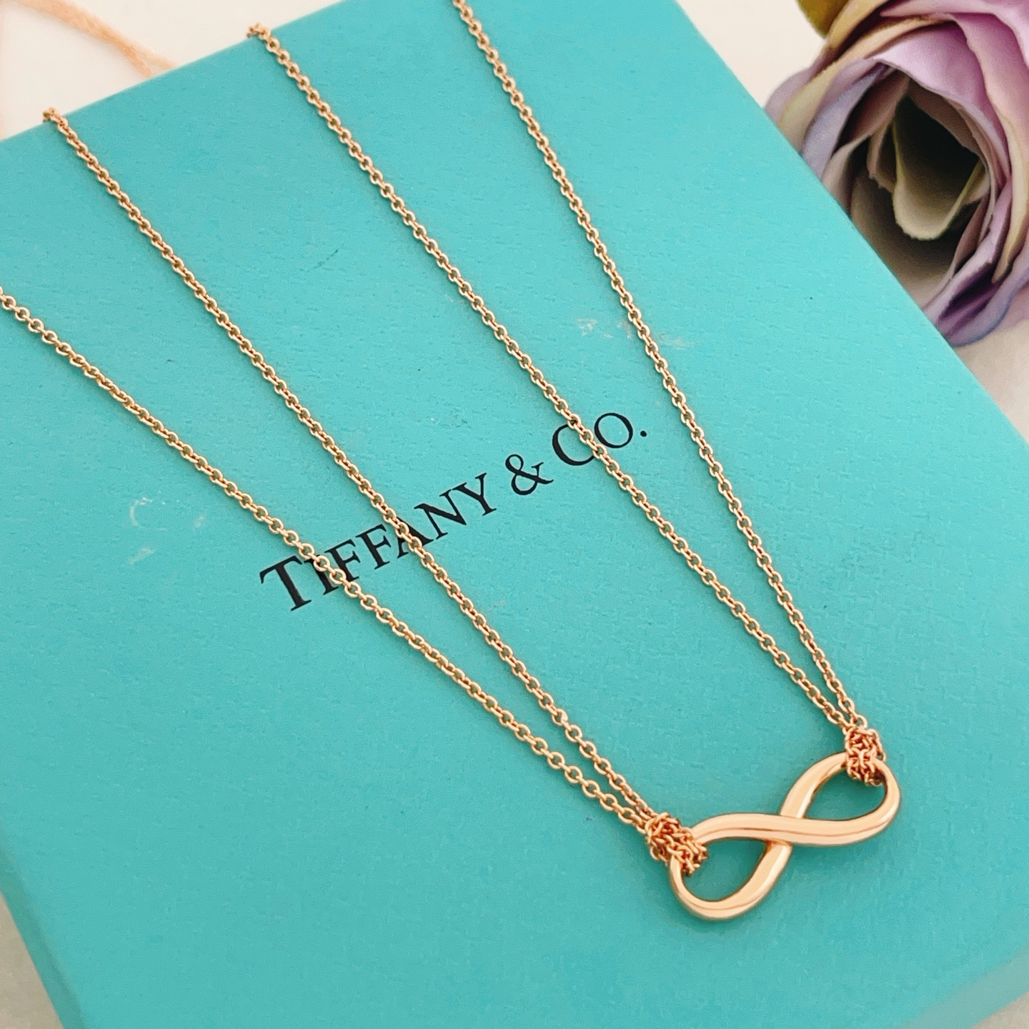 【Tiffany*帝芙尼最新款🆕🆕玫瑰金双链8字项链】一致官网黄铜材质，非常的上镜‼️设计很特别值得入手