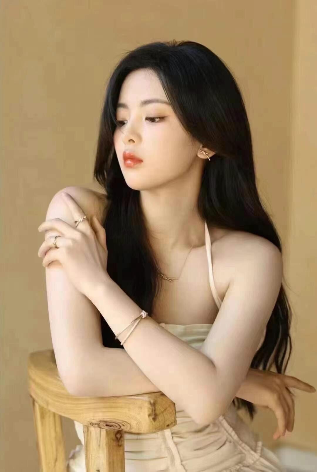 【Tiffany*帝芙尼最新款🆕🆕金色白钻绳结项链】一致官网黄铜材质，非常的上镜‼️设计很特别值得入手。