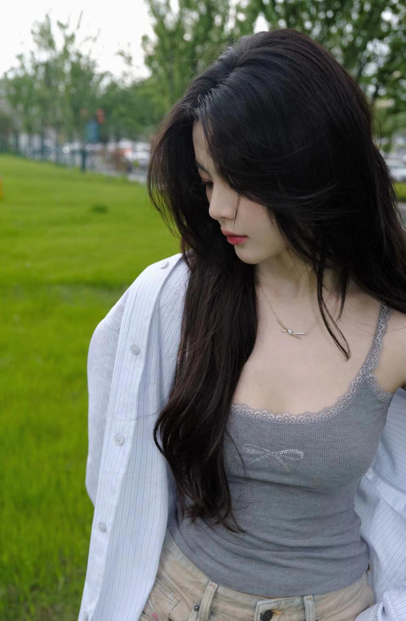 【Tiffany*帝芙尼最新款🆕🆕金色白钻绳结项链】一致官网黄铜材质，非常的上镜‼️设计很特别值得入手。