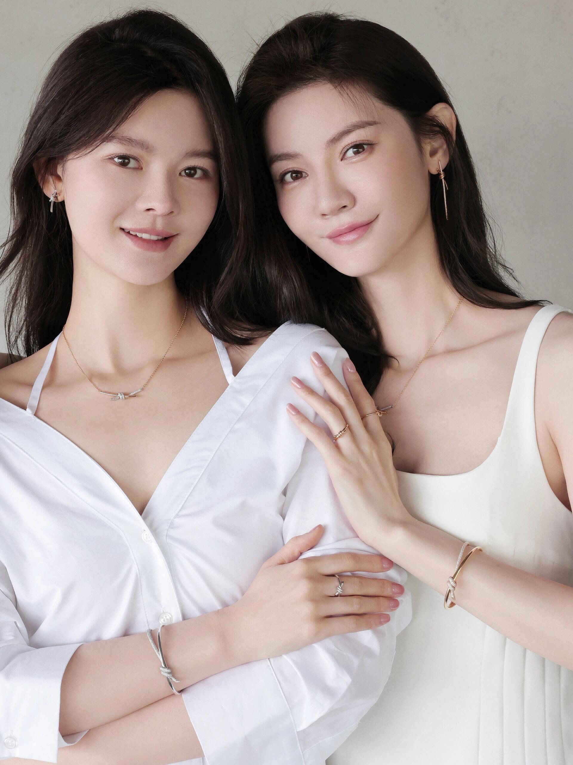【Tiffany*帝芙尼最新款🆕🆕金色白钻绳结项链】一致官网黄铜材质，非常的上镜‼️设计很特别值得入手。