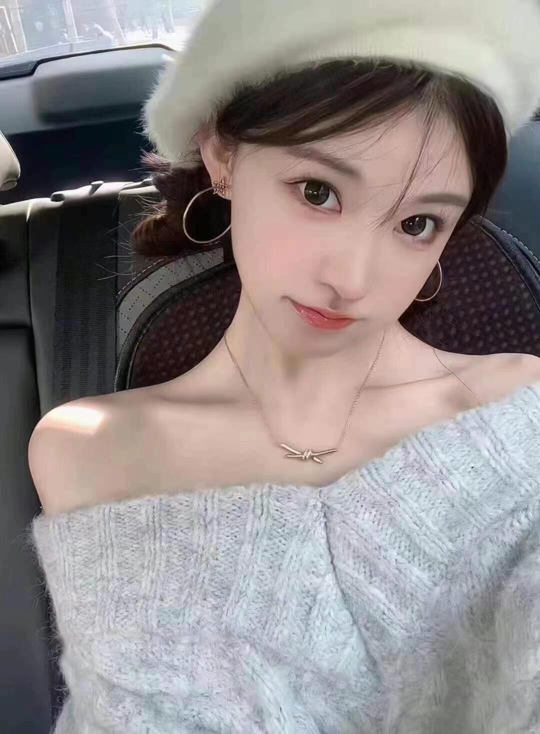 【Tiffany*帝芙尼最新款🆕🆕玫瑰金白钻绳结项链】一致官网黄铜材质，非常的上镜‼️设计很特别值得入手