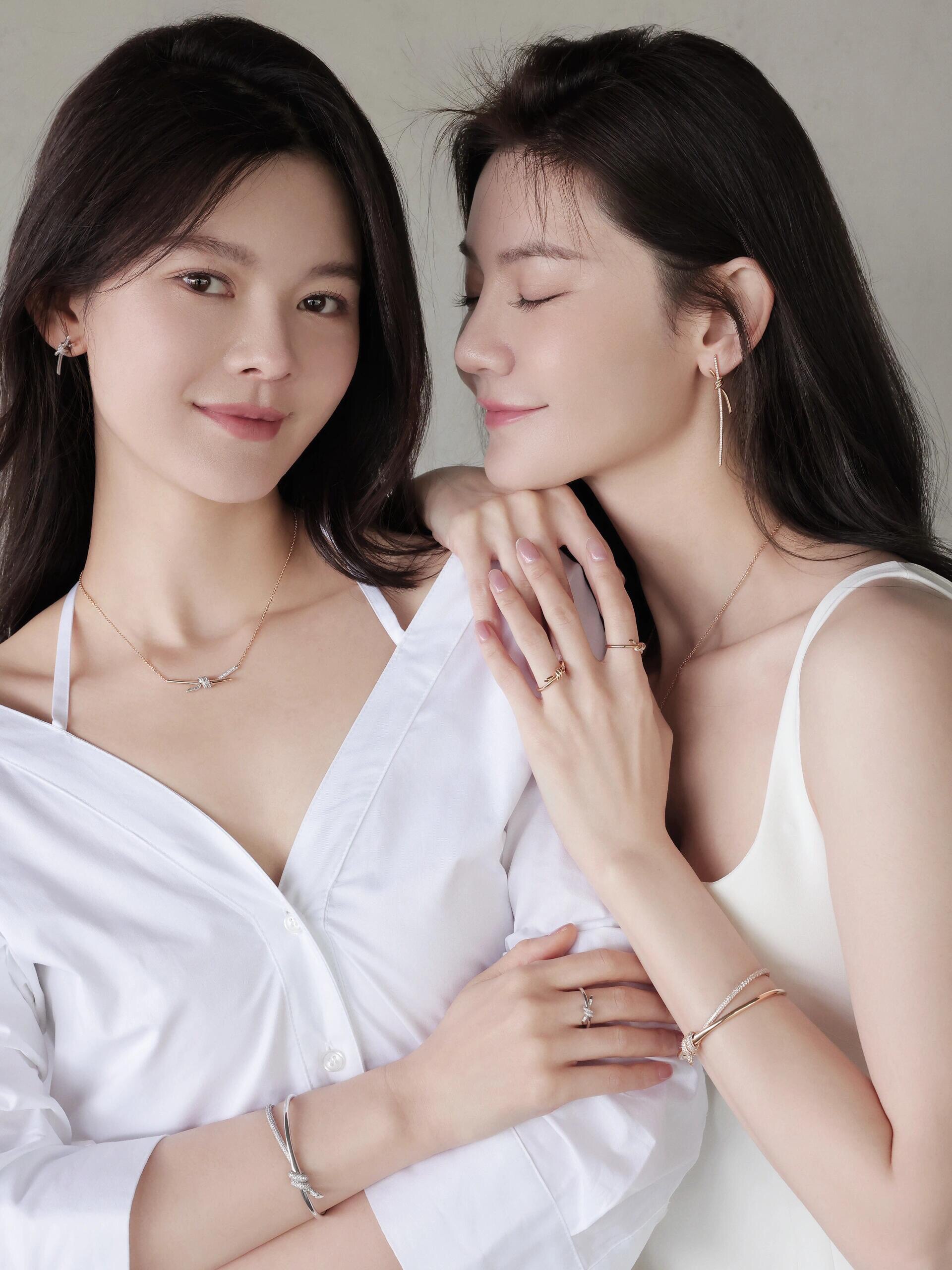 【Tiffany*帝芙尼最新款🆕🆕玫瑰金白钻绳结项链】一致官网黄铜材质，非常的上镜‼️设计很特别值得入手