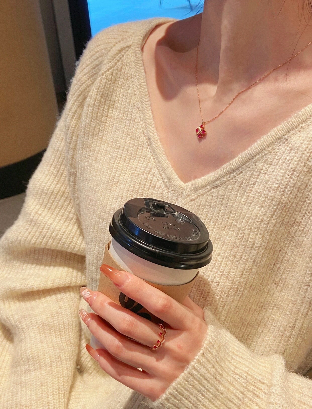【Tiffany*帝芙尼最新款🆕🆕金色紫红钻方块X项链】一致官网黄铜材质，非常的上镜‼️设计很特别值得入
