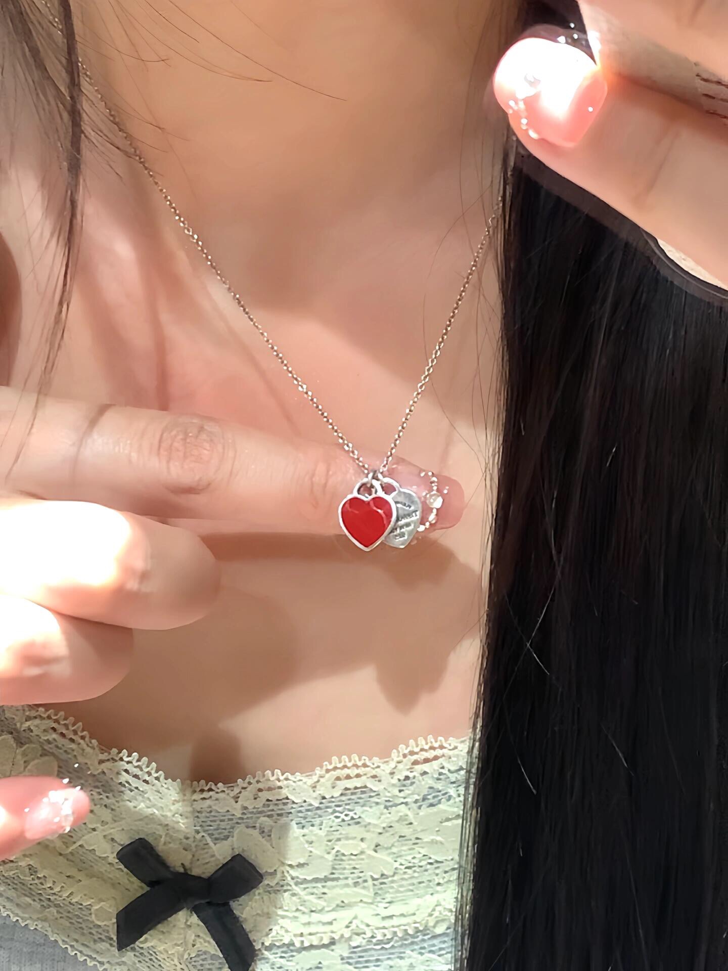 【Tiffany*帝芙尼最新款🆕🆕银色双爱心红爱心项链】一致官网黄铜材质,非常的上镜‼️设计很特别值得入 【Tiffany*帝芙尼最新款🆕🆕银色双爱心红爱心项链】一致官网黄铜材质,非常的上镜‼️设计很特别值得入