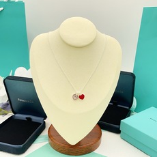 【Tiffany*帝芙尼最新款🆕🆕银色双爱心红爱心项链】一致官网黄铜材质,非常的上镜‼️设计很特别值得入 【Tiffany*帝芙尼最新款🆕🆕银色双爱心红爱心项链】一致官网黄铜材质,非常的上镜‼️设计很特别值得入
