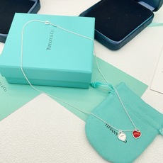 【Tiffany*帝芙尼最新款🆕🆕银色双爱心红爱心项链】一致官网黄铜材质,非常的上镜‼️设计很特别值得入 【Tiffany*帝芙尼最新款🆕🆕银色双爱心红爱心项链】一致官网黄铜材质,非常的上镜‼️设计很特别值得入