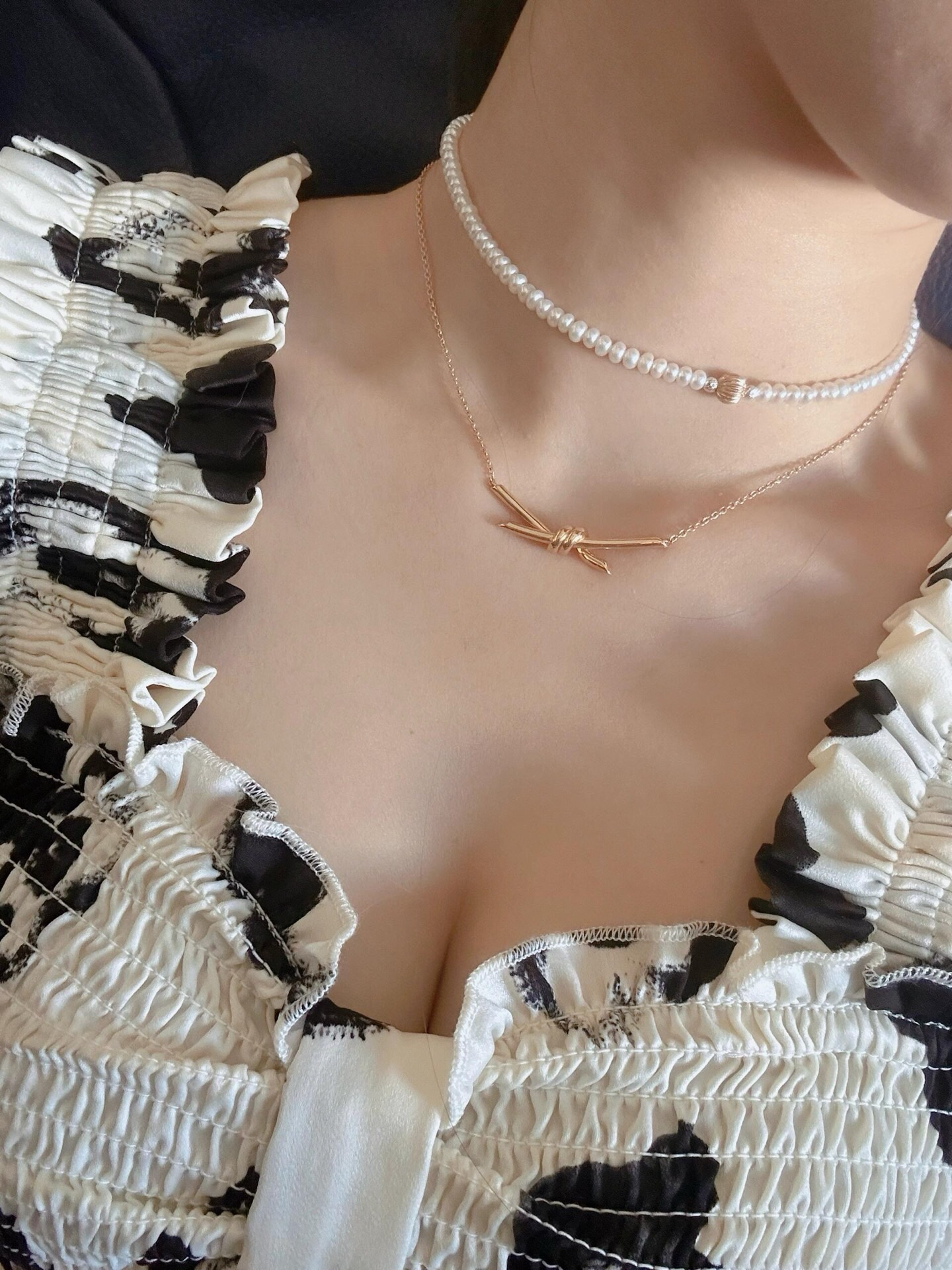 【Tiffany*帝芙尼最新款🆕🆕银色光面绳结项链】一致官网黄铜材质，非常的上镜‼️设计很特别值得入手。
