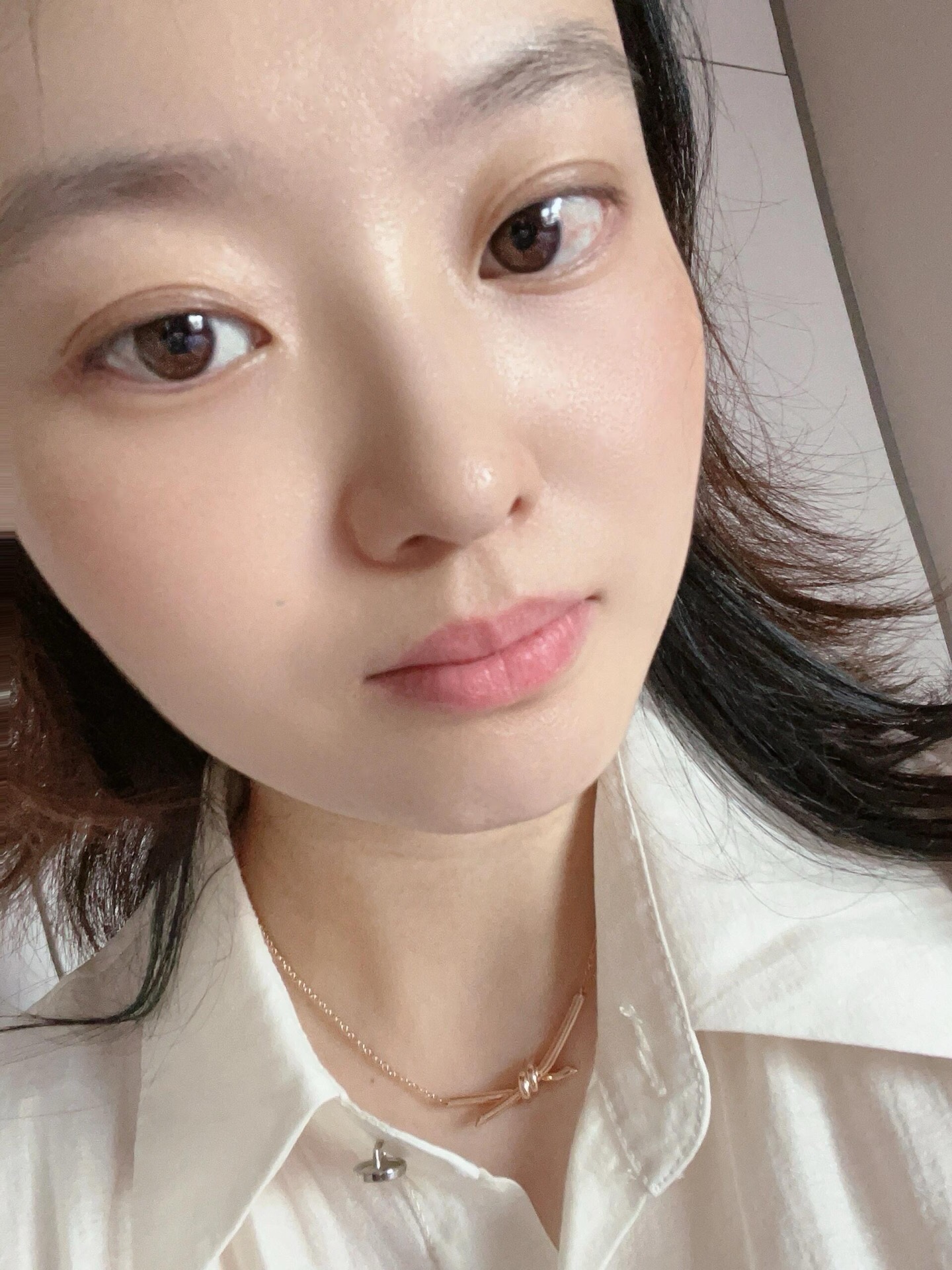 【Tiffany*帝芙尼最新款🆕🆕银色光面绳结项链】一致官网黄铜材质，非常的上镜‼️设计很特别值得入手。