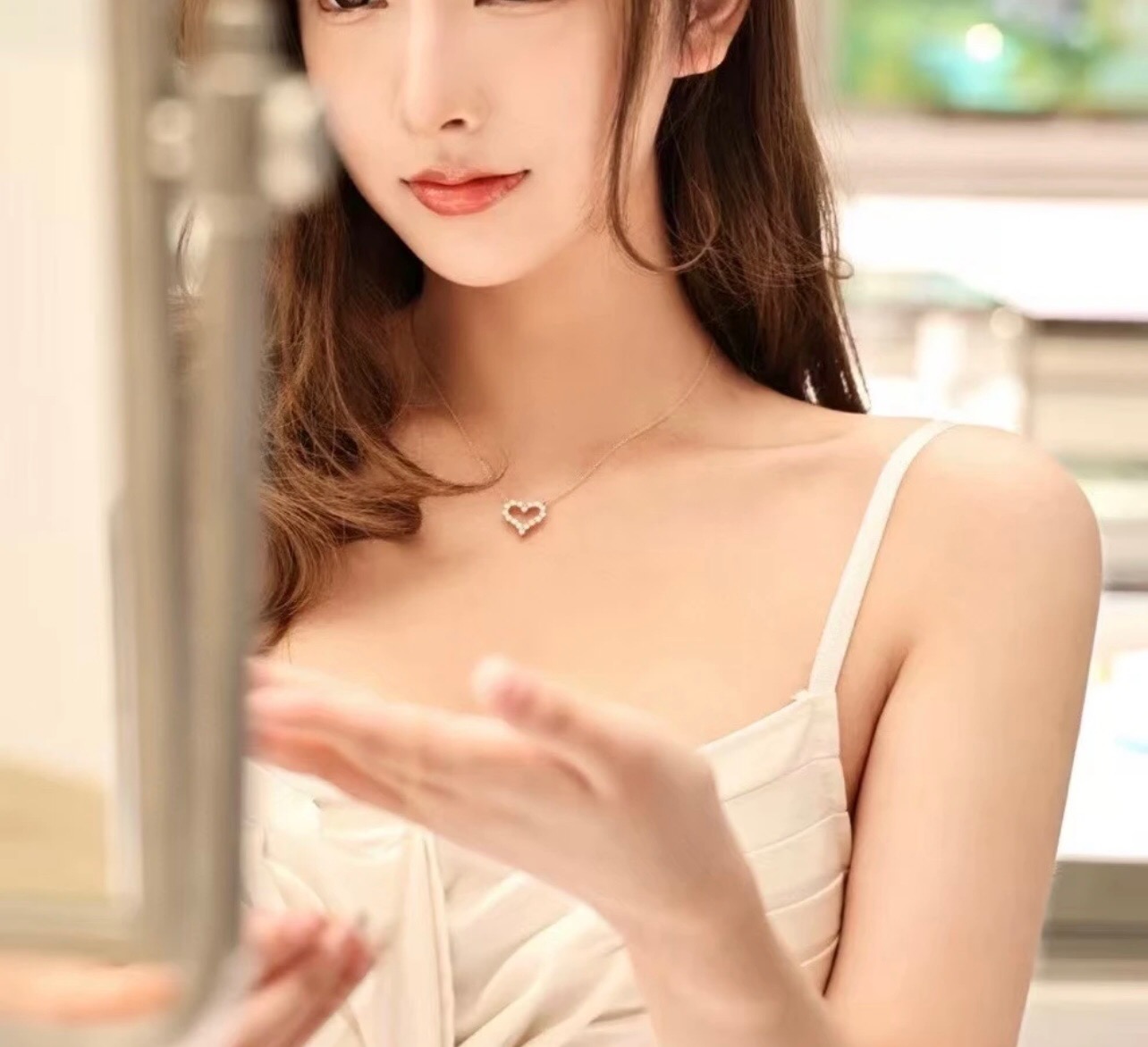 【Tiffany*帝芙尼最新款🆕🆕银色满钻爱心项链】一致官网黄铜材质，非常的上镜‼️设计很特别值得入手。