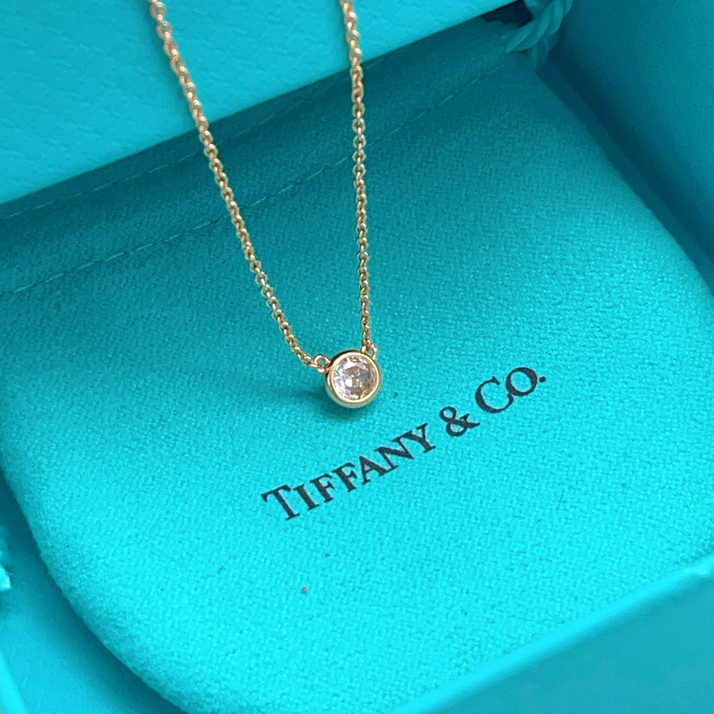 【Tiffany*帝芙尼最新款🆕🆕玫瑰金白钻单钻泡泡项链】一致官网黄铜材质，非常的上镜‼️设计很特别值得