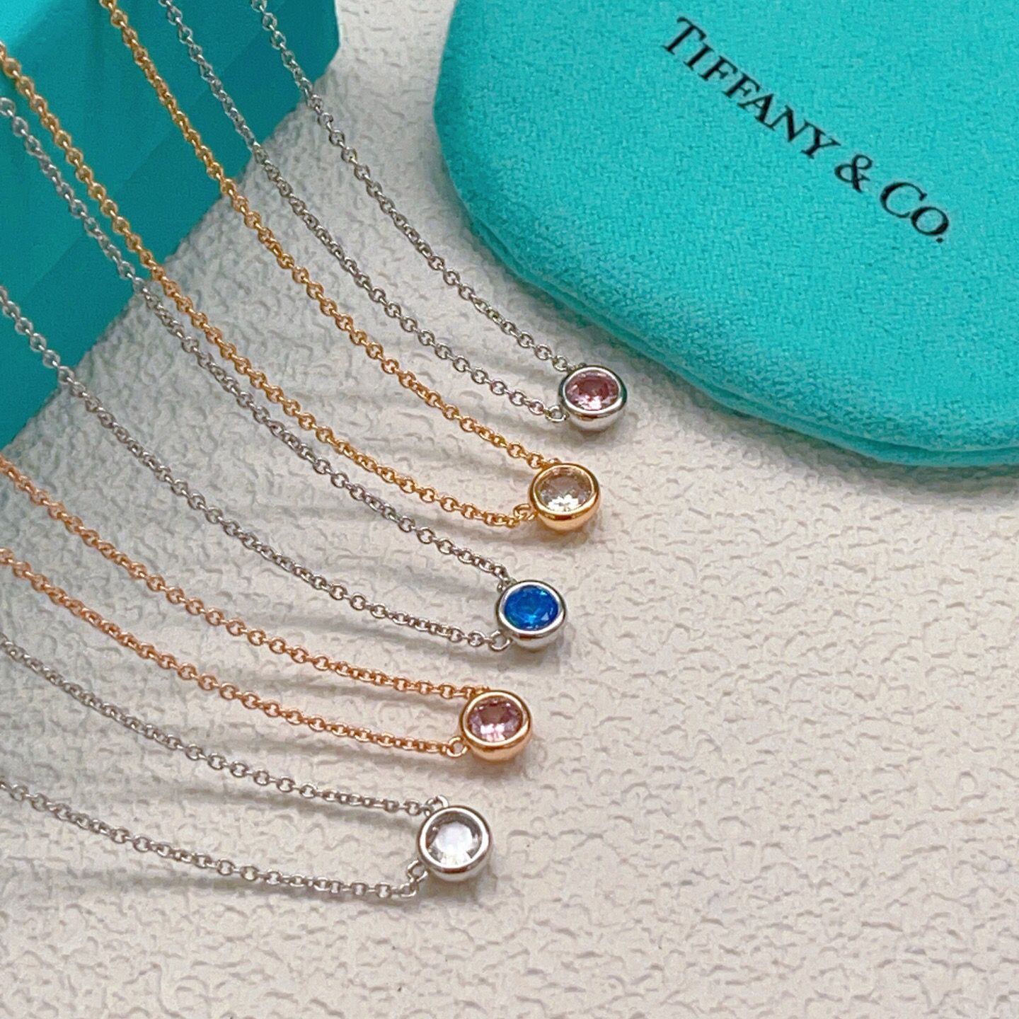 【Tiffany*帝芙尼最新款🆕🆕玫瑰金白钻单钻泡泡项链】一致官网黄铜材质，非常的上镜‼️设计很特别值得
