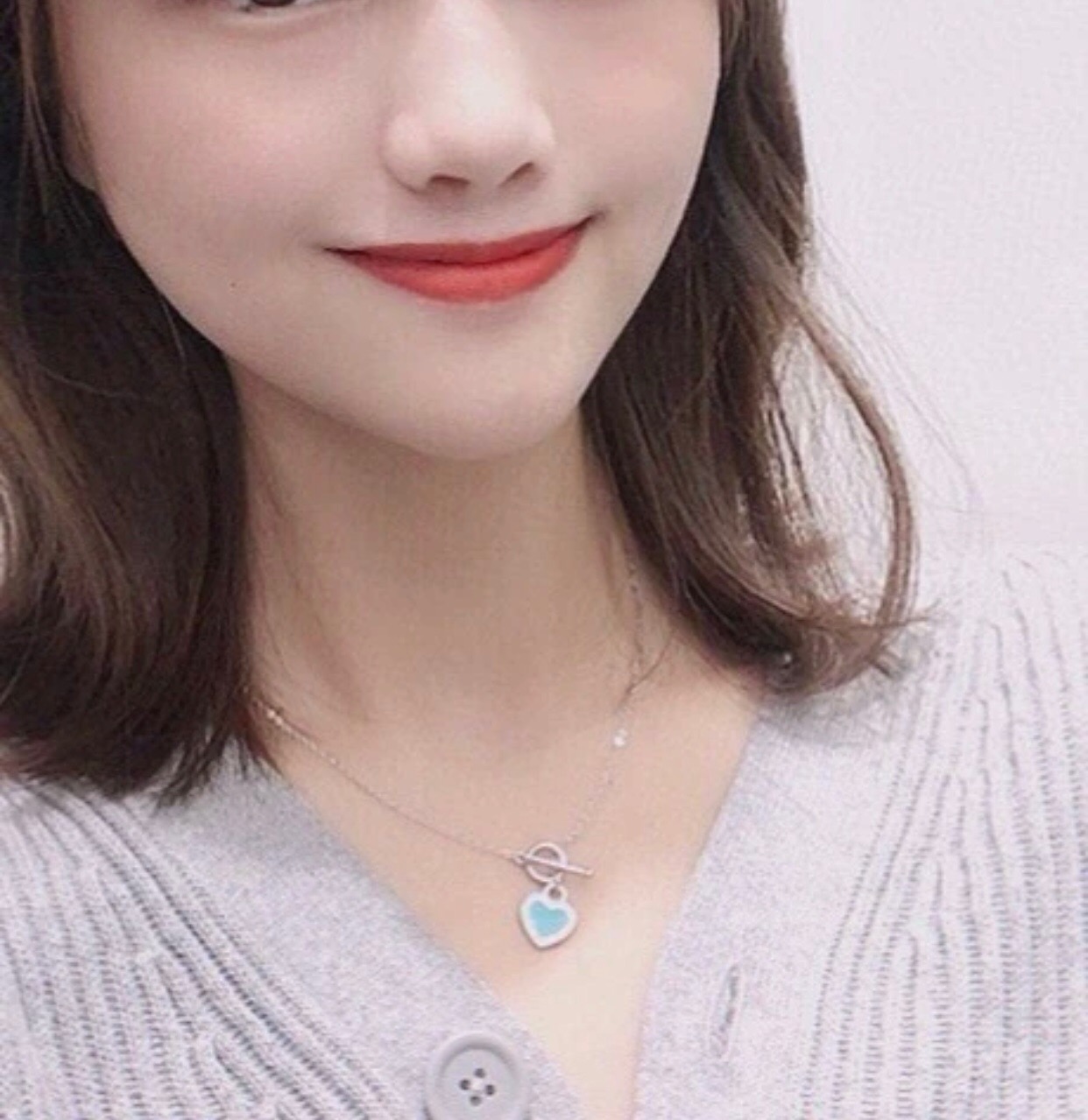 【Tiffany*帝芙尼最新款🆕🆕银色蓝爱心项链】一致官网黄铜材质，非常的上镜‼️设计很特别值得入手。高