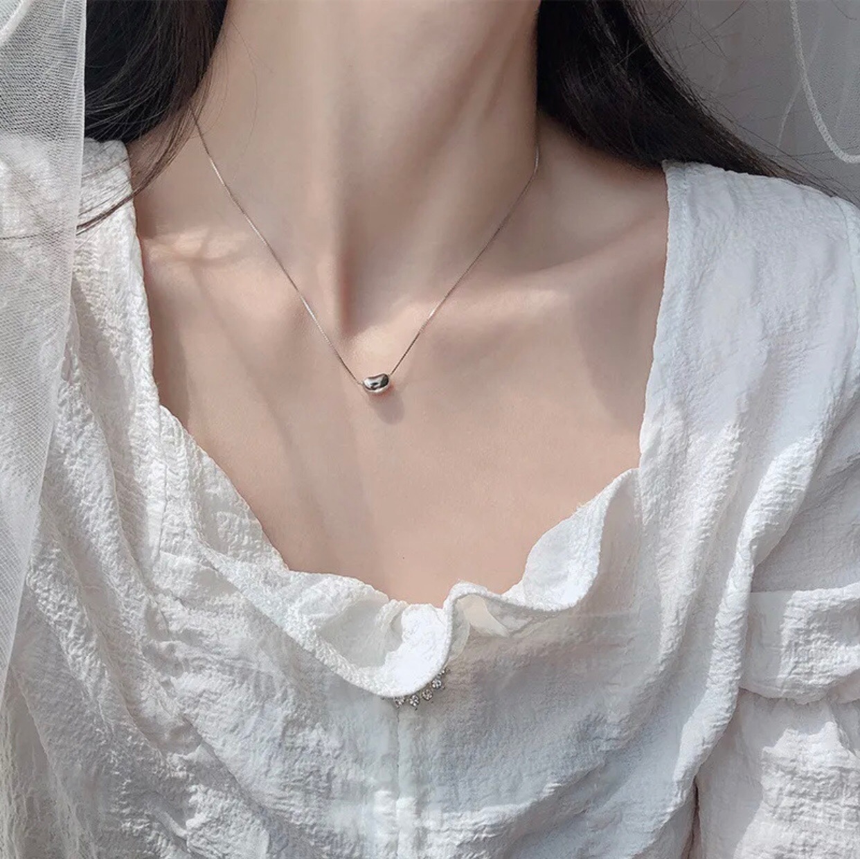 【Tiffany*帝芙尼最新款🆕🆕银色小黄豆项链】一致官网黄铜材质，非常的上镜‼️设计很特别值得入手。高