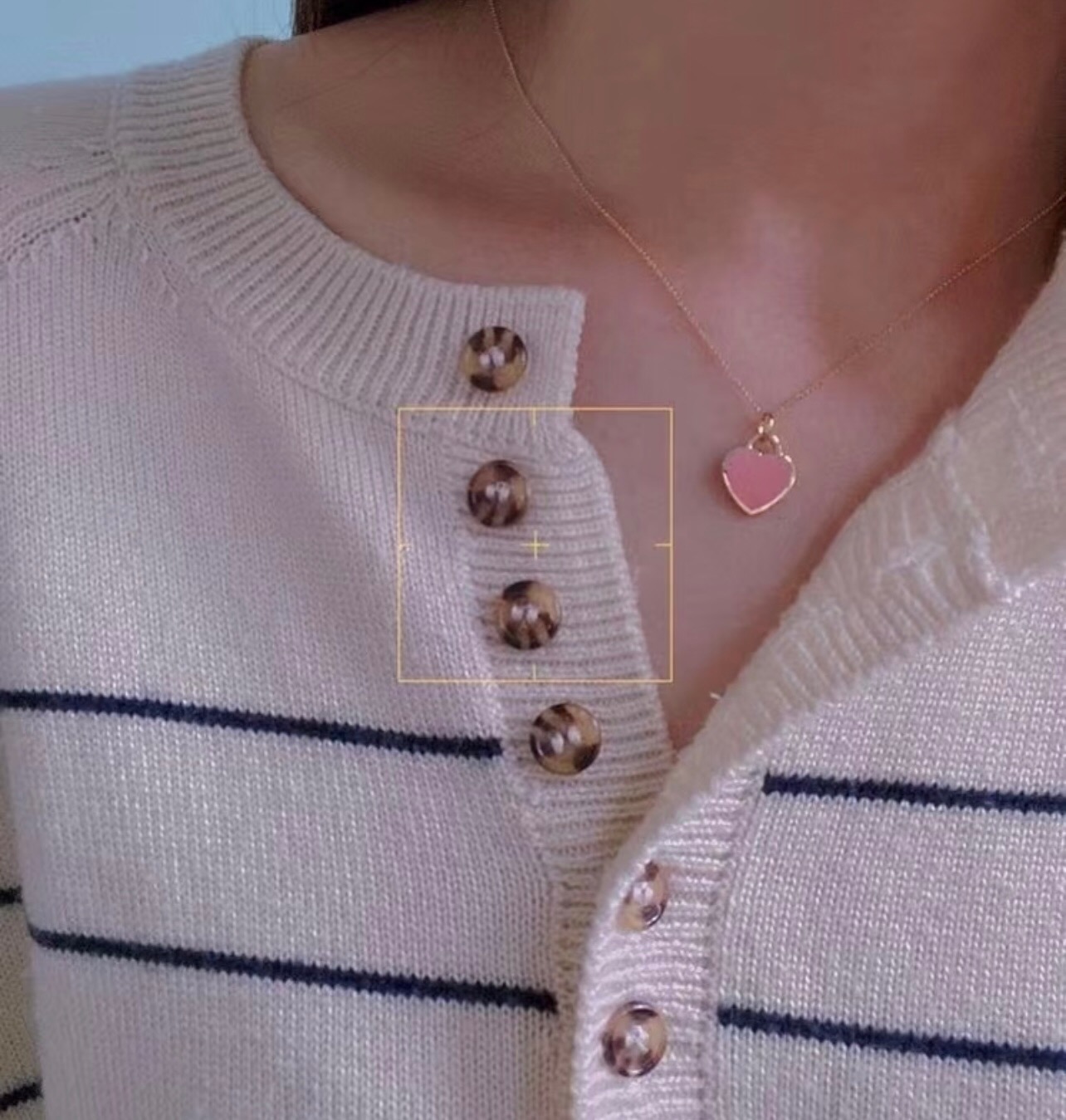 【Tiffany*帝芙尼最新款🆕🆕银色红爱心项链】一致官网黄铜材质，非常的上镜‼️设计很特别值得入手。高