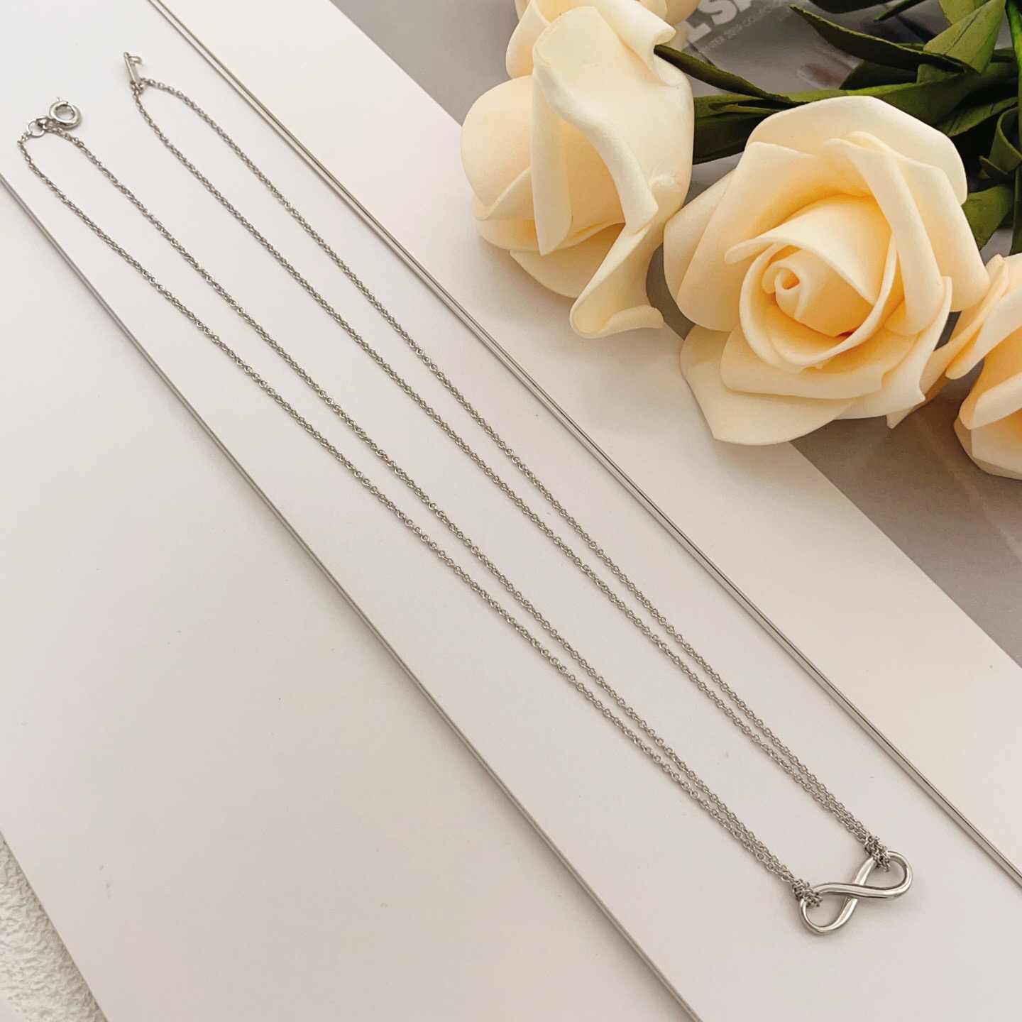 【Tiffany*帝芙尼最新款🆕🆕银色双链8字项链】一致官网黄铜材质，非常的上镜‼️设计很特别值得入手。