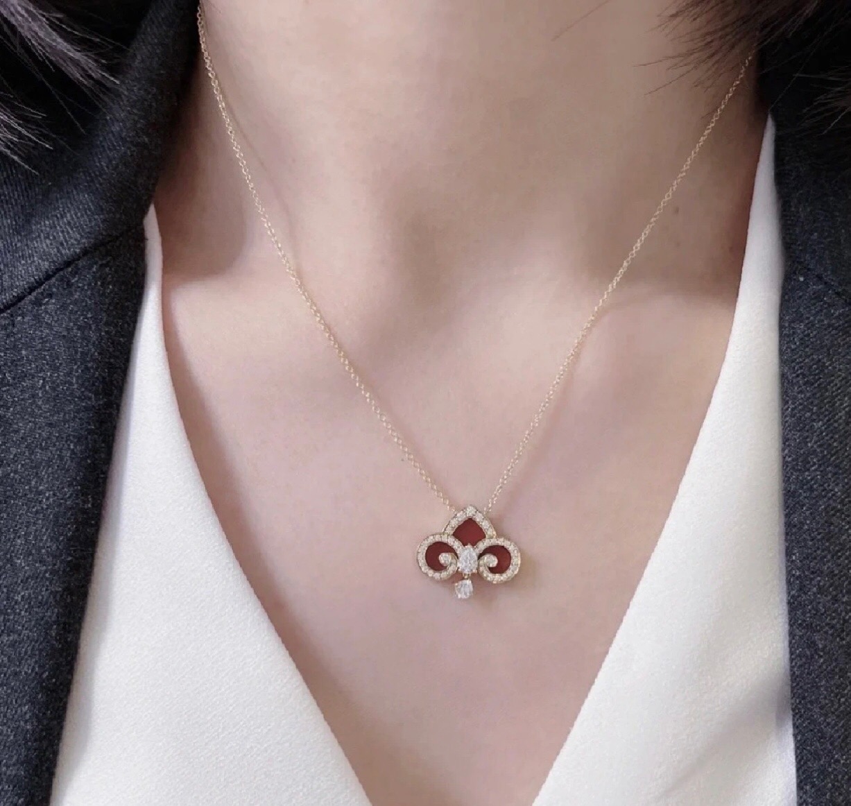 【Tiffany*帝芙尼最新款🆕🆕玫瑰金镶钻马眼爱心项链】一致官网黄铜材质，非常的上镜‼️设计很特别值得