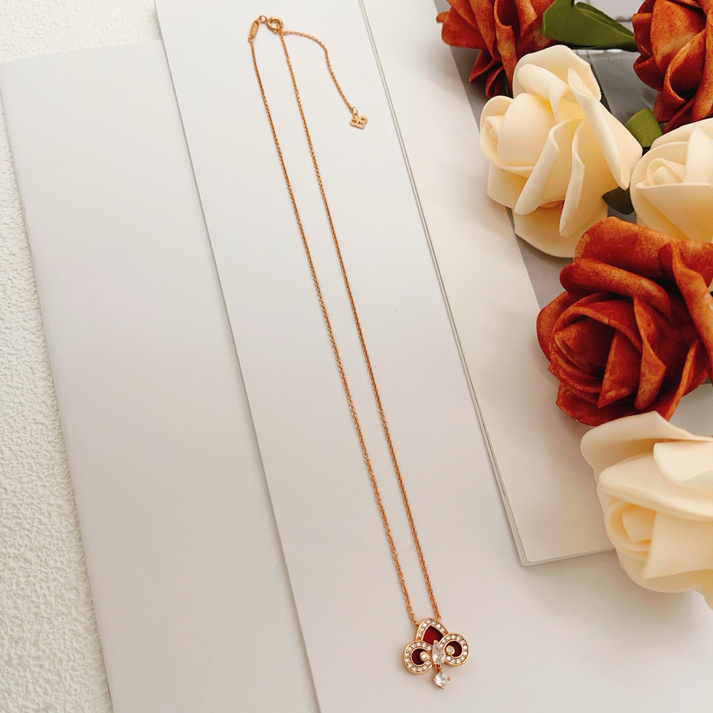 【Tiffany*帝芙尼最新款🆕🆕玫瑰金镶钻马眼爱心项链】一致官网黄铜材质，非常的上镜‼️设计很特别值得