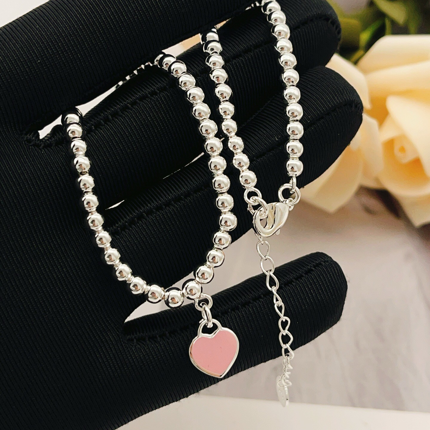 【Tiffany*帝芙尼最新款🆕🆕银色珍珠光面粉色爱心项链】一致官网黄铜材质，非常的上镜‼️设计很特别值