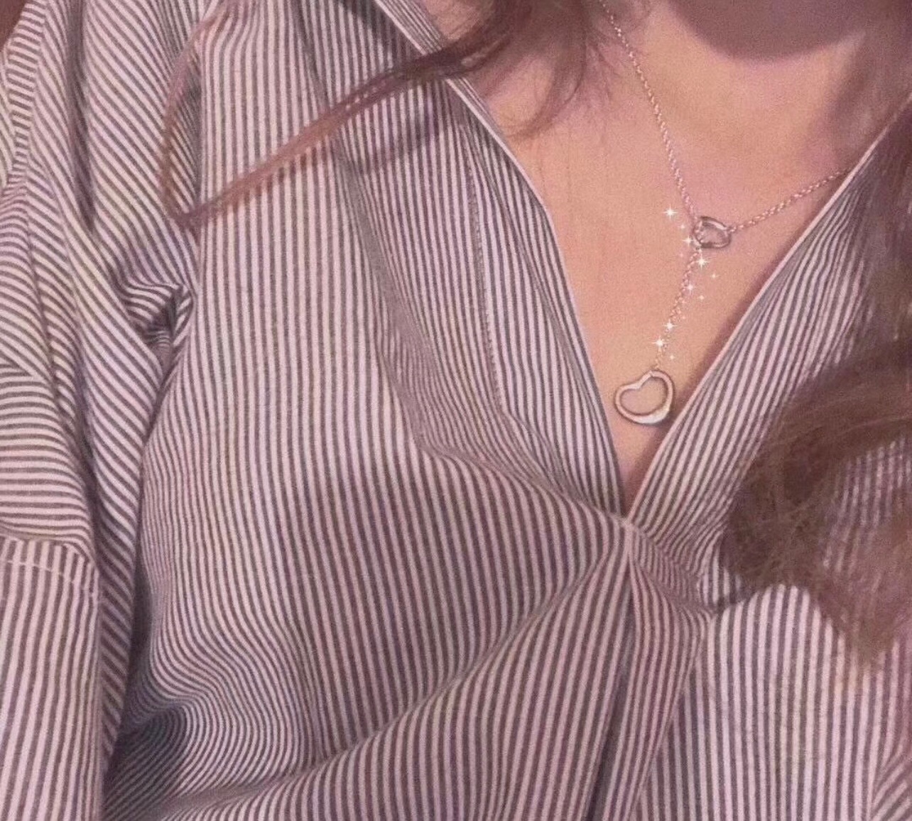【Tiffany*帝芙尼最新款🆕🆕银色双扣爱心项链】一致官网黄铜材质，非常的上镜‼️设计很特别值得入手。