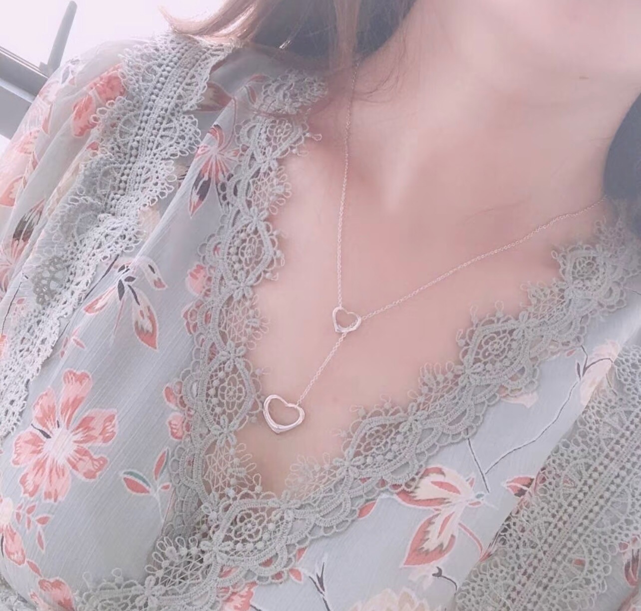 【Tiffany*帝芙尼最新款🆕🆕银色双扣爱心项链】一致官网黄铜材质，非常的上镜‼️设计很特别值得入手。