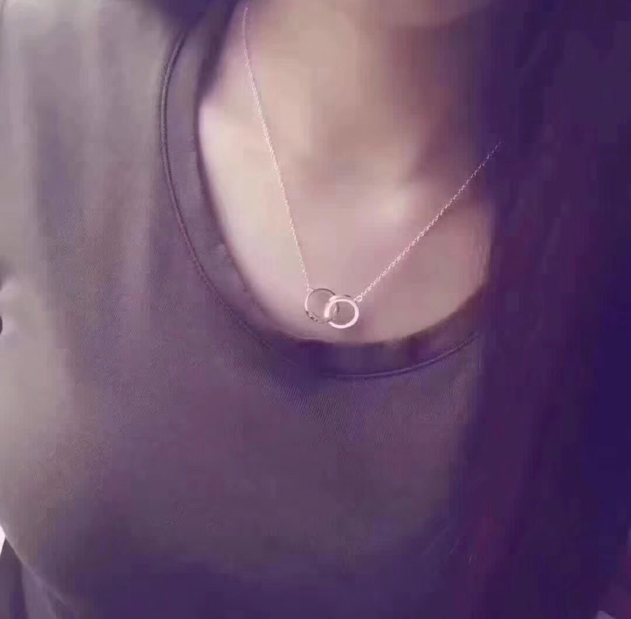 【Tiffany*帝芙尼最新款🆕🆕玫瑰金双环项链】一致官网黄铜材质，非常的上镜‼️设计很特别值得入手。高